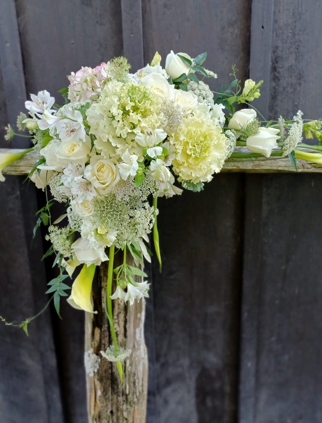 Kin Florist beautiful white wedding florals in Matakana. Rustic white romance. Cottage garden style arrangement.