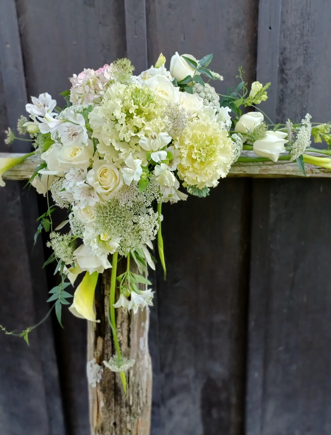 Kin Florist beautiful white wedding florals in Matakana. Rustic white romance. Cottage garden style arrangement.